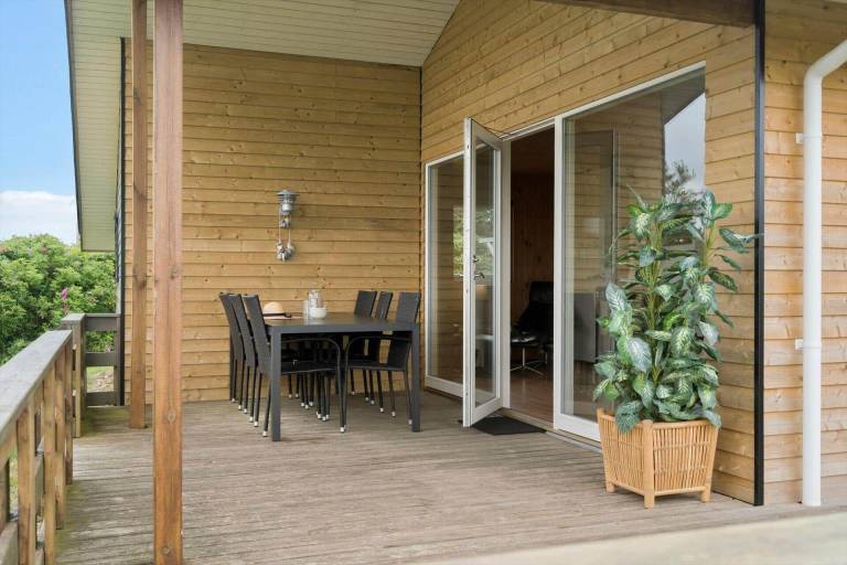 Vacation home with terrace, garden & sauna — photo 2