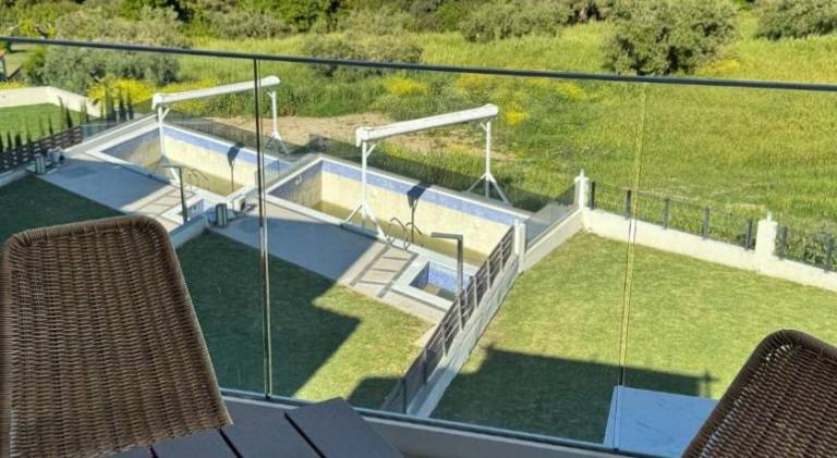 Villa with yard & terrace — photo 3