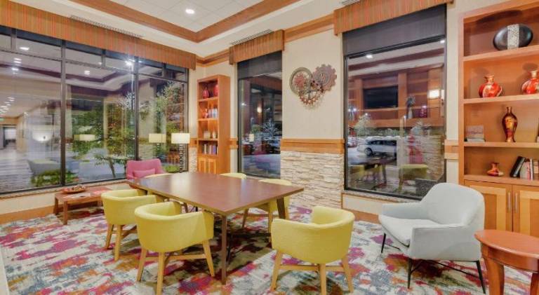 Hilton Garden Inn Milwaukee Airport — photo 4