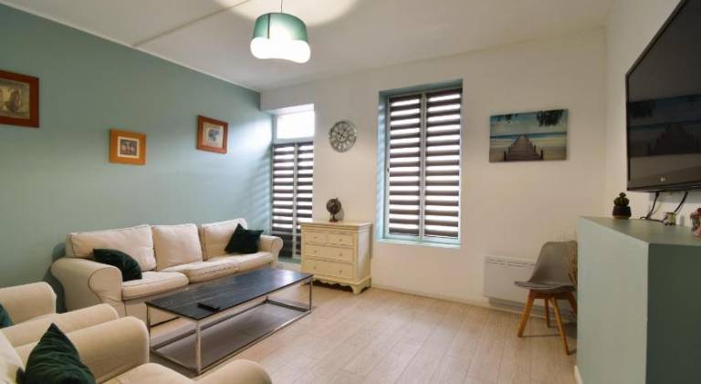 Rental apartment with 3 rooms for 11 persons in Laon