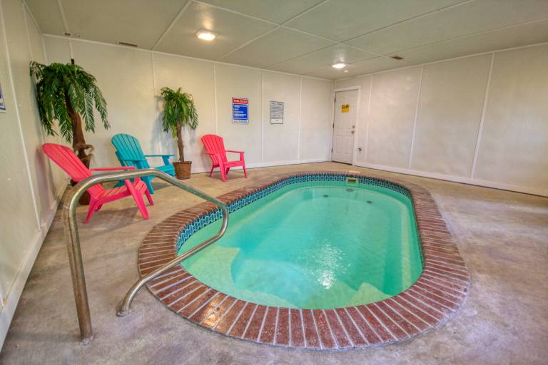 House with hot tub, fast internet & private pool | Golf view in Pigeon Forge, TN