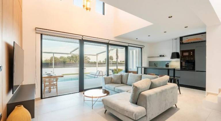 Villa with pool | Next to the beach | Pets are welcome — photo 4