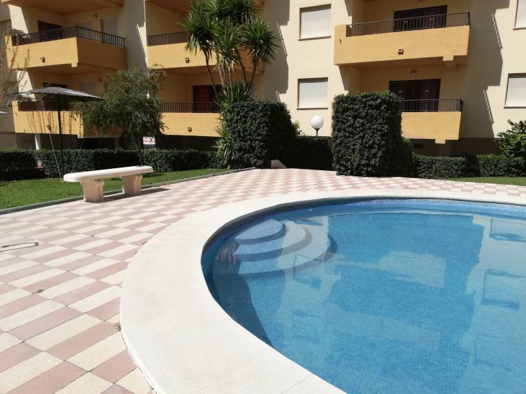 Child-friendly charming rental apartment with patio, yard & pool | Mountain view | Close to the beach | Pet-friendly — photo 4