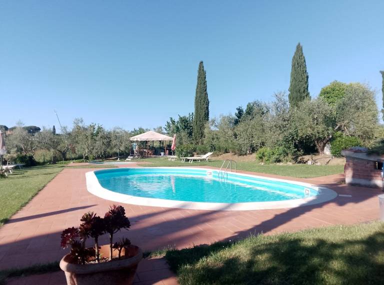 Agriturismo La Terra: Casa Bacco camera matrimoniale con ingresso indipendente, bagno privato, zona giorno e spazio esterno arredato- aria condizionata — photo 4
