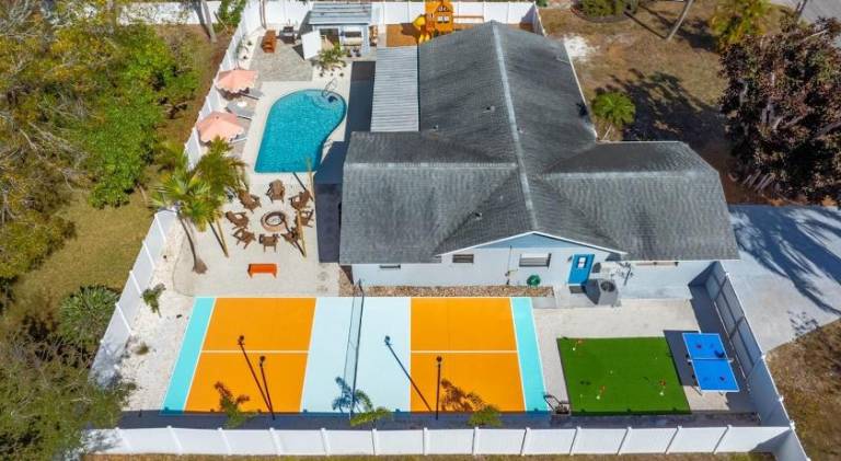 House with pool in Bradenton, FL