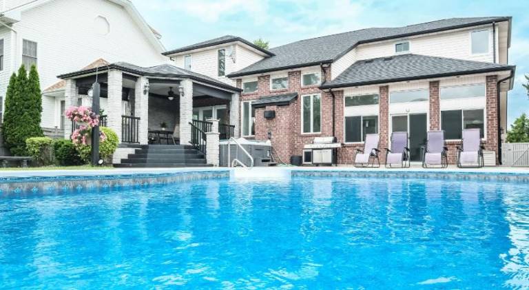 Vacation home with pool | Pet-friendly — photo 3