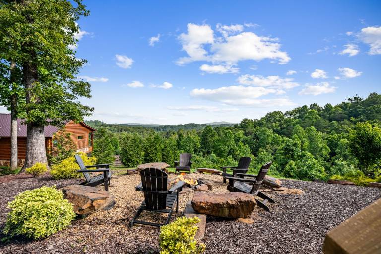 Cherokee Vista - Pet Friendly Mountain Views Hot Tub Shuffleboard Fire Pit — photo 5
