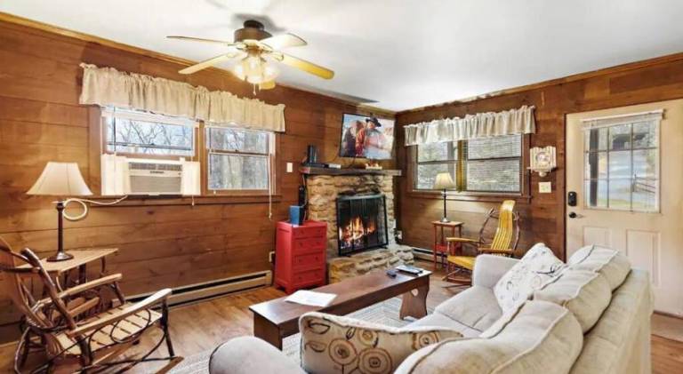 Vacation home with hot tub | Perfect for remote work | Pets allowed in Blowing Rock, NC