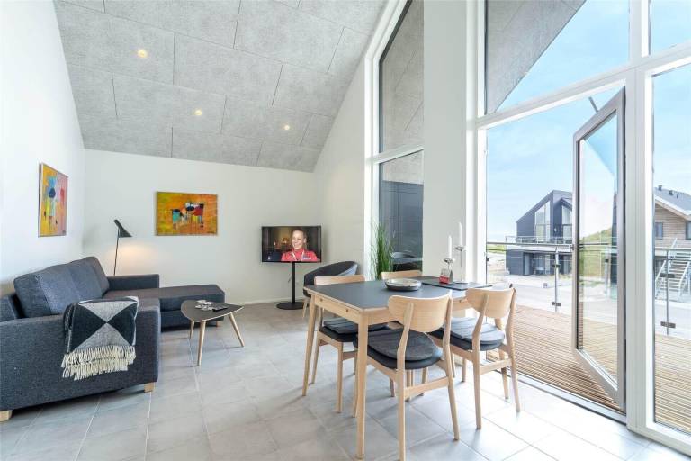 Apartment with BBQ, yard & terrace — photo 2
