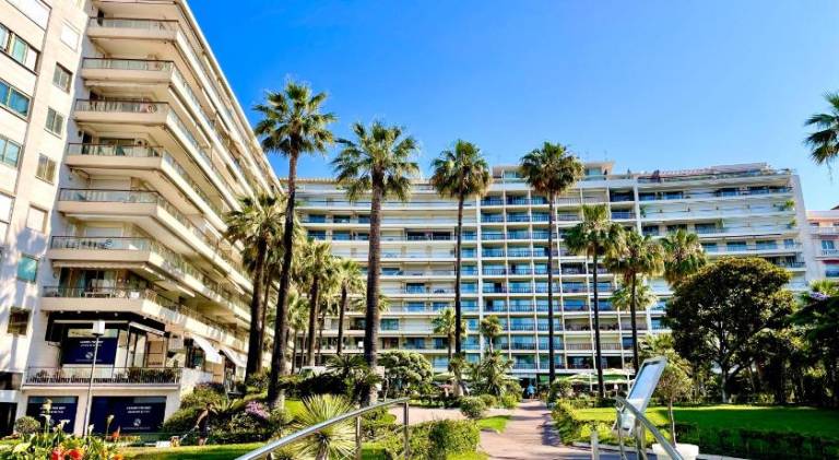 Rental apartment with garden, patio & pool | Suitable for remote work in Mougins