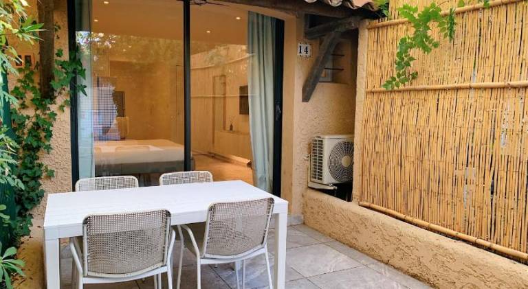Apartment with patio & private pool — photo 2