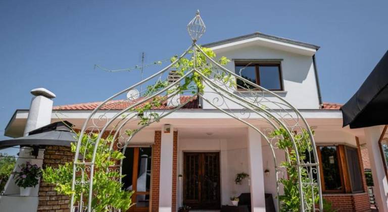 Pleasant villa with hot tub & pool | Good for workation | Dogs allowed — photo 5