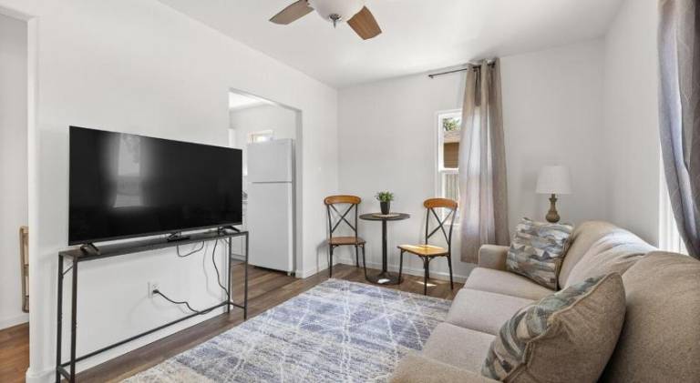 House with 1 room for 6 persons in Rapid City, SD