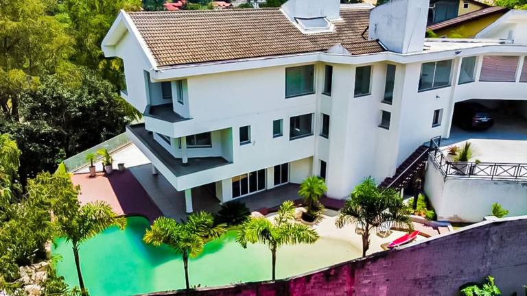 Modern Luxury Home in Granja Viana