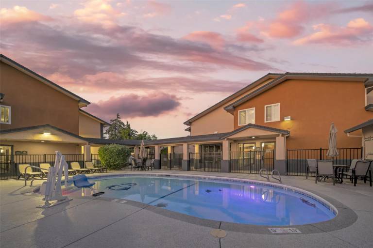 Best Western Antelope Inn & Suites — photo 2