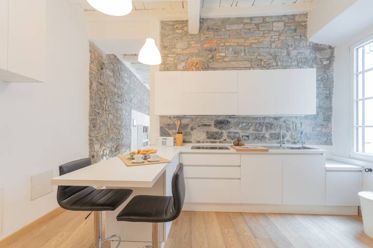 Apartment with patio | Close to Como Cathedral | City view — photo 4
