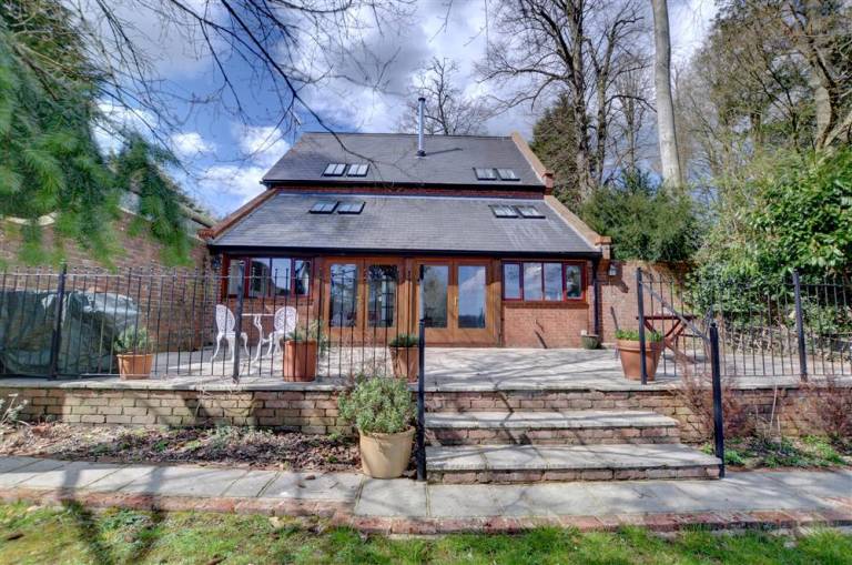 3 Bed in Hartfield oc tw653