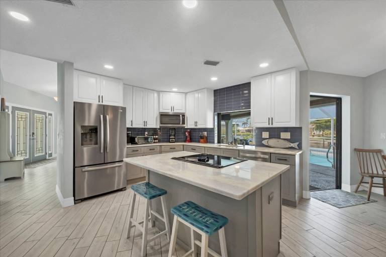 Punta Gorda 3-Bedroom Canalfront Vacation Home with Pool — photo 3