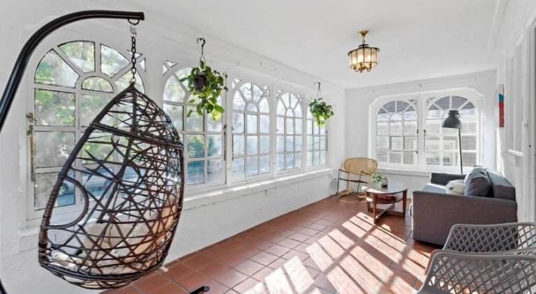 1 Block to Beach - 8BR 5BA Modern Historic Home — photo 5