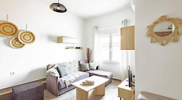 Rental apartment with patio — photo 2