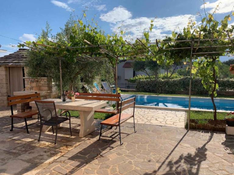 Charming apartment with pool, garden & BBQ | Pet-friendly — photo 2