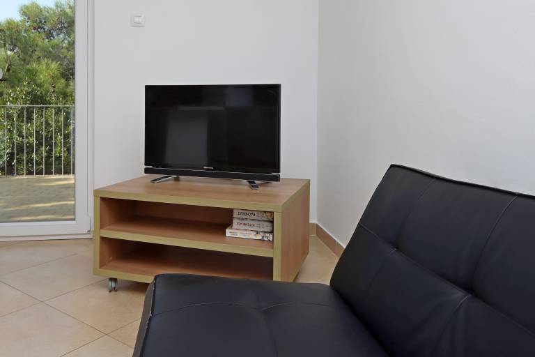 Holiday apartment with patio, yard & BBQ — photo 3