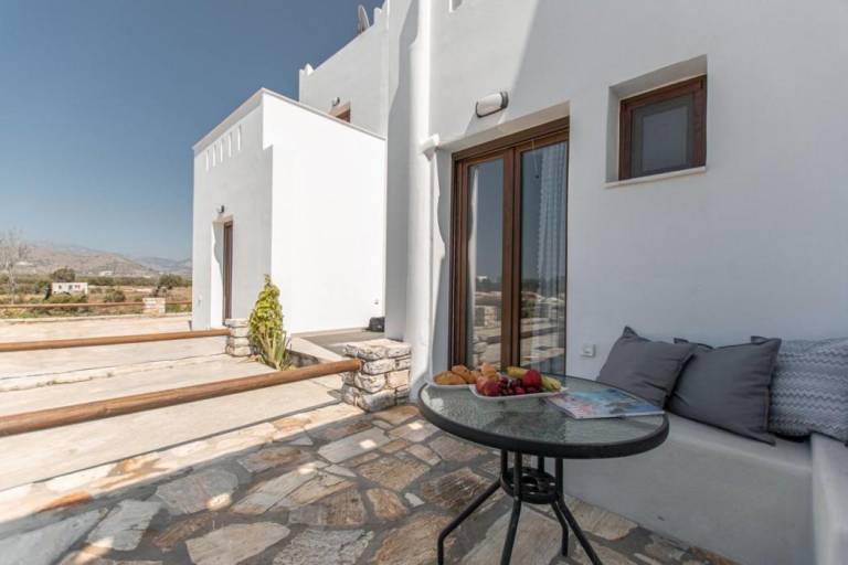 Beautiful serviced apartment with terrace, garden & pool | Pets allowed — photo 4