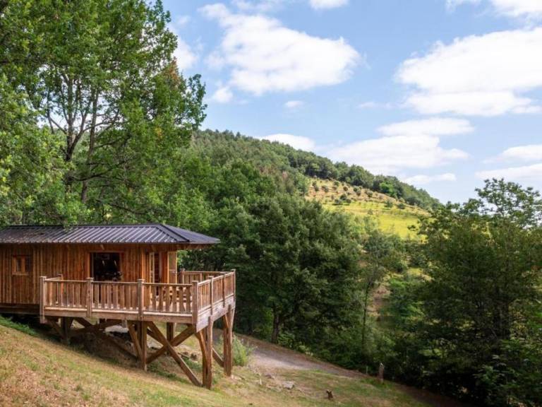 Cabin with pool & patio | Nature view — photo 2