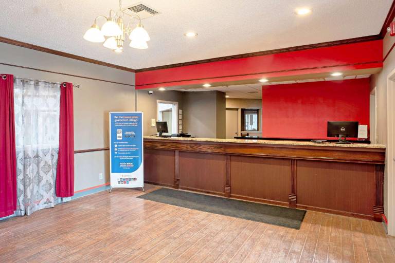 Quality Inn Frontier at U. S. Hwy 30 — photo 4