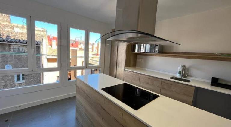 Apartment | Near Cathedral-Basilica of Our Lady of the Pillar — photo 4
