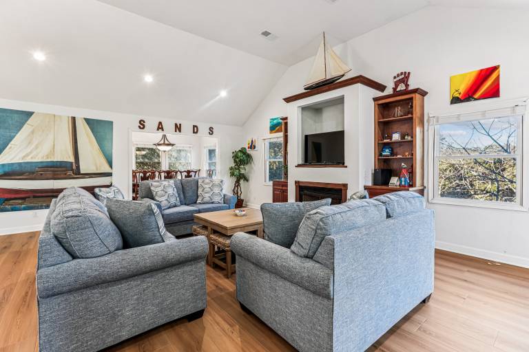 HotTub, Pool Table, Elevator! Large fenced yard, pets — photo 4