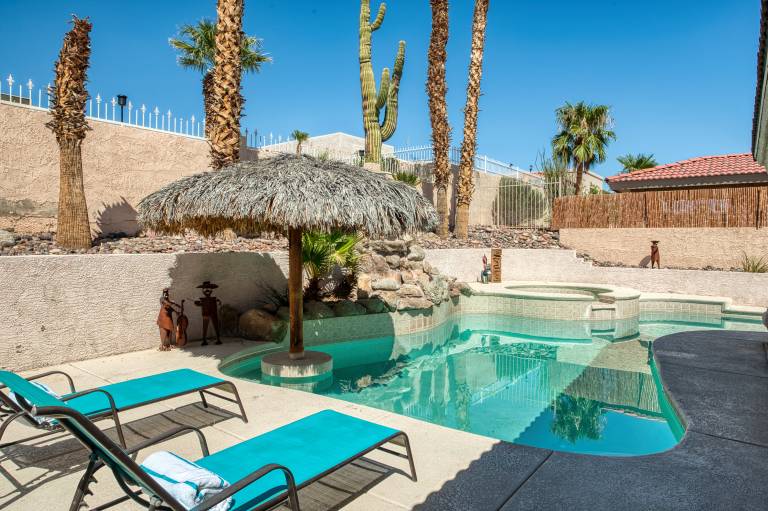 Vacation home with barbeque & private pool — photo 2