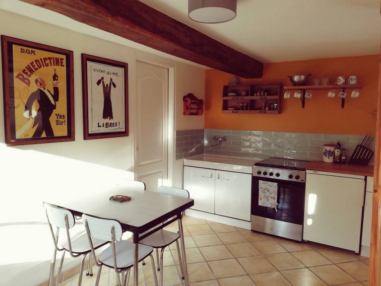 House with hot tub, BBQ & terrace | Pets allowed — photo 4