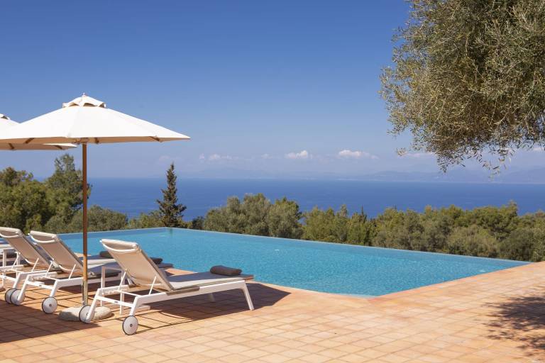 Villa Borsa: Secluded Retreat with Sea Views, Gym and near famous beaches in Lefkada