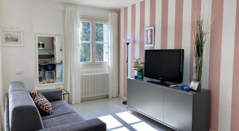 Apartment with hot tub & pool | Close to the beach | Dogs allowed in Gardone Riviera