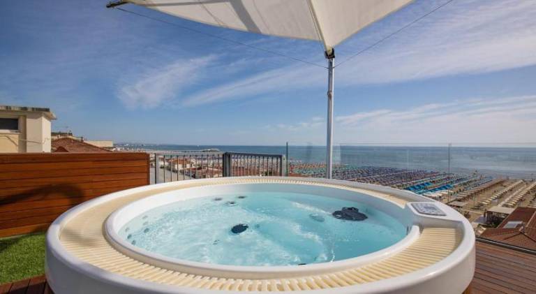 Beachfront Penthouse with private parking — photo 2