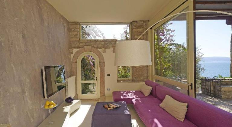 Villa with pool — photo 2