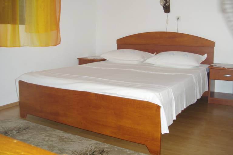Two bedroom apartment near beach Sućuraj, Hvar (A-136-a) — photo 4