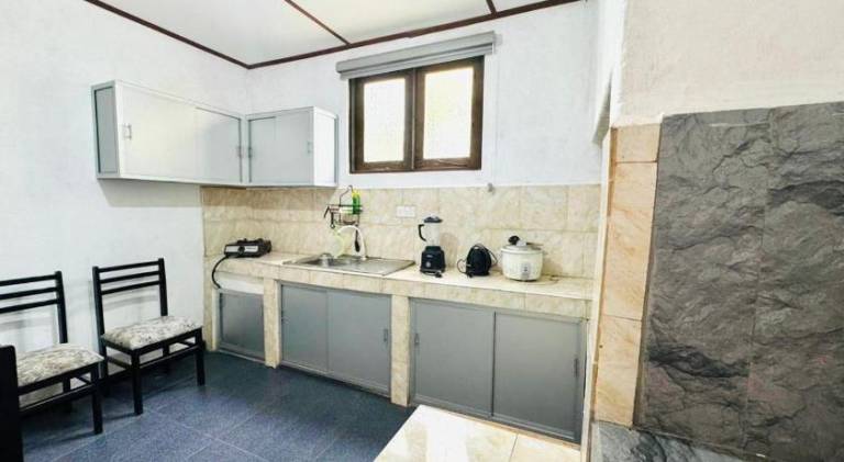 Villa with patio & yard | Beach nearby | Pets allowed — photo 3