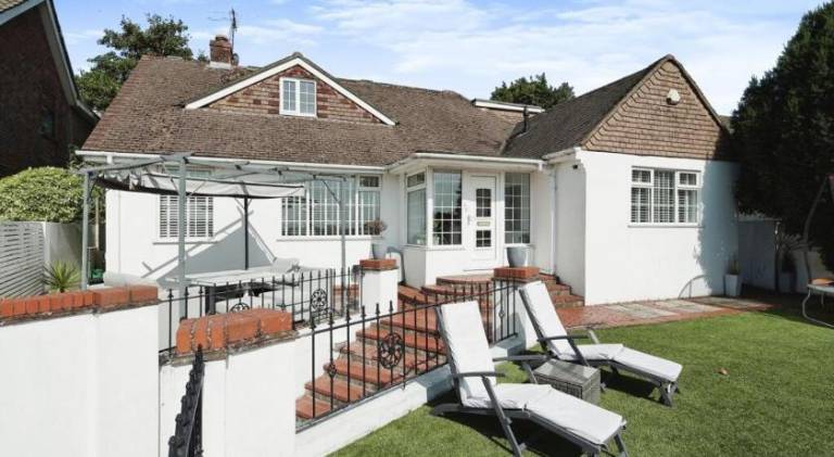 4 Bedroom Home In Brighton With Hot Tub — photo 5