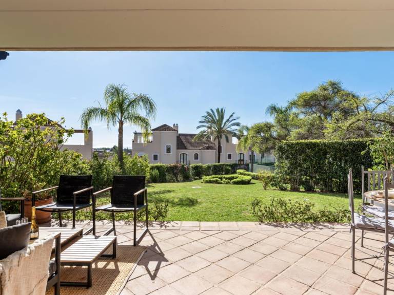 Fully equipped vacation home with patio, BBQ & pool | Sea view | Pets allowed — photo 4