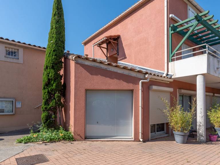 Apartment with pool & patio | Pet-friendly — photo 2