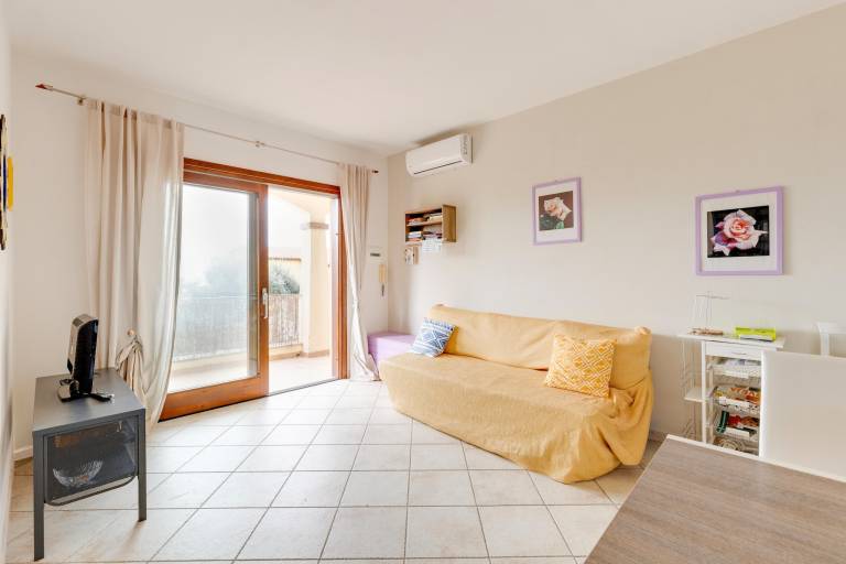 Apartment with pool, patio & yard | Beach nearby | Pets allowed — photo 4