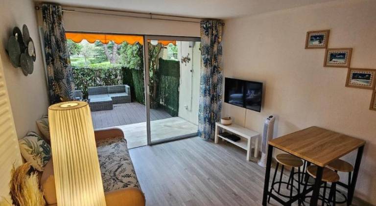 Holiday apartment with pool — photo 2