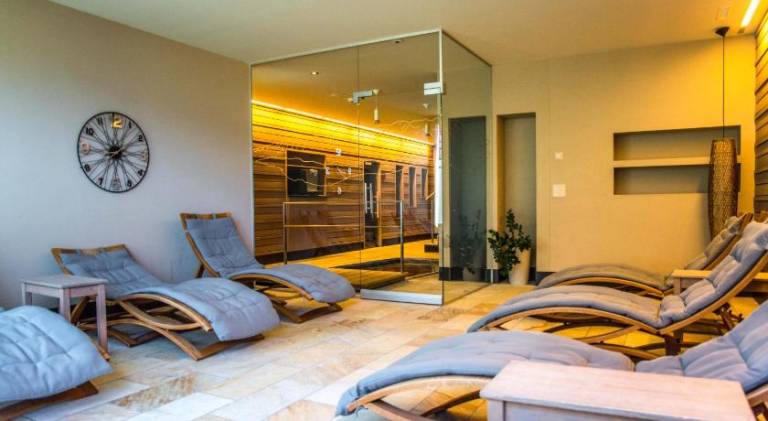 Holiday apartment with pool — photo 4