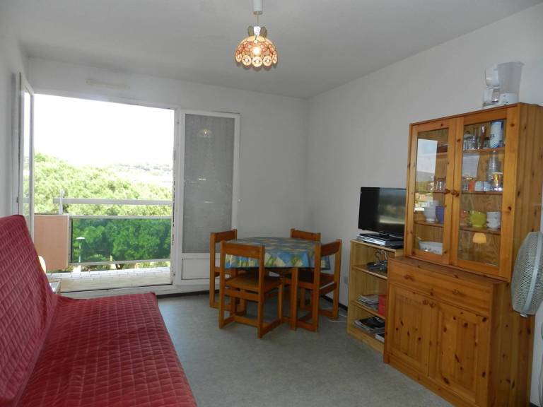 2-room apartment, sleeps 5, near beach, private parking — photo 4