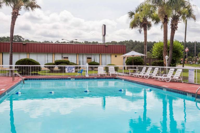 Super 8 by Wyndham Hardeeville/Savannah North — photo 4