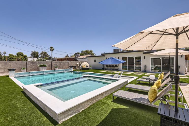 House with private pool — photo 3