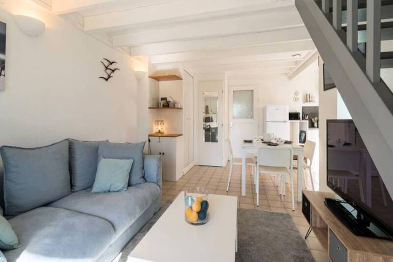 Holiday apartment with terrace, garden & barbecue | Garden view — photo 2