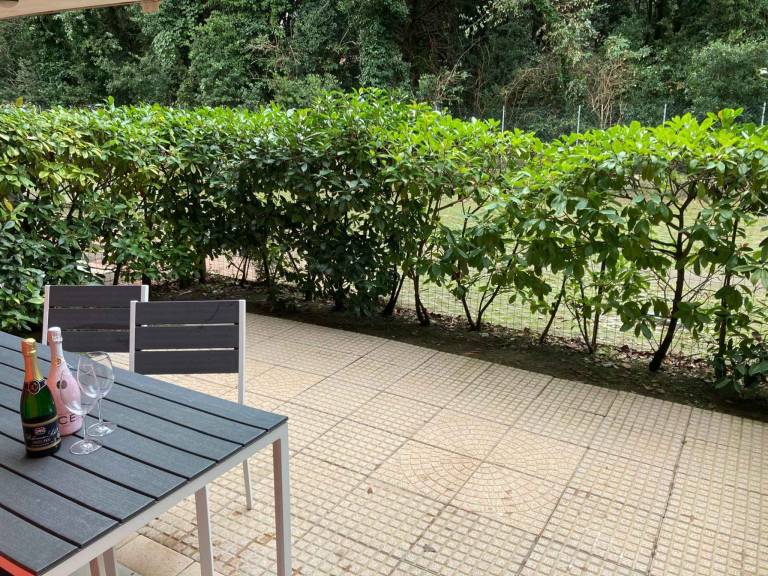 Holiday apartment with yard & pool — photo 4